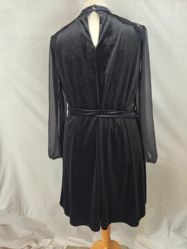 Lipsy (307) velvet and lace lipsy choker dress size 18