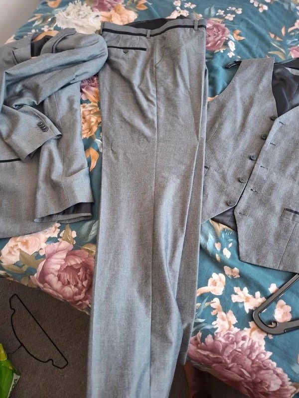 New Look Mans suit   gray