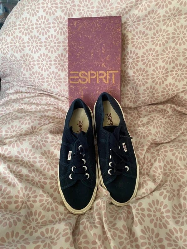 Esprit Esprit Italia Ladies Navy Canvas Sneakers- Orginal Box Size 38 Uk 5 (c)