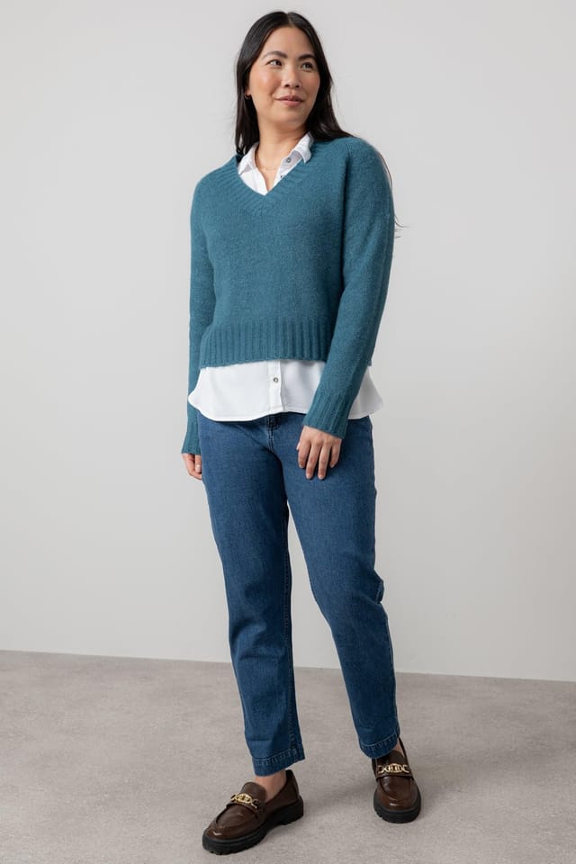 Lily & Me Lily & Me Women's Woodchester V-Neck Boxy Knit Jumper in Blue - 3