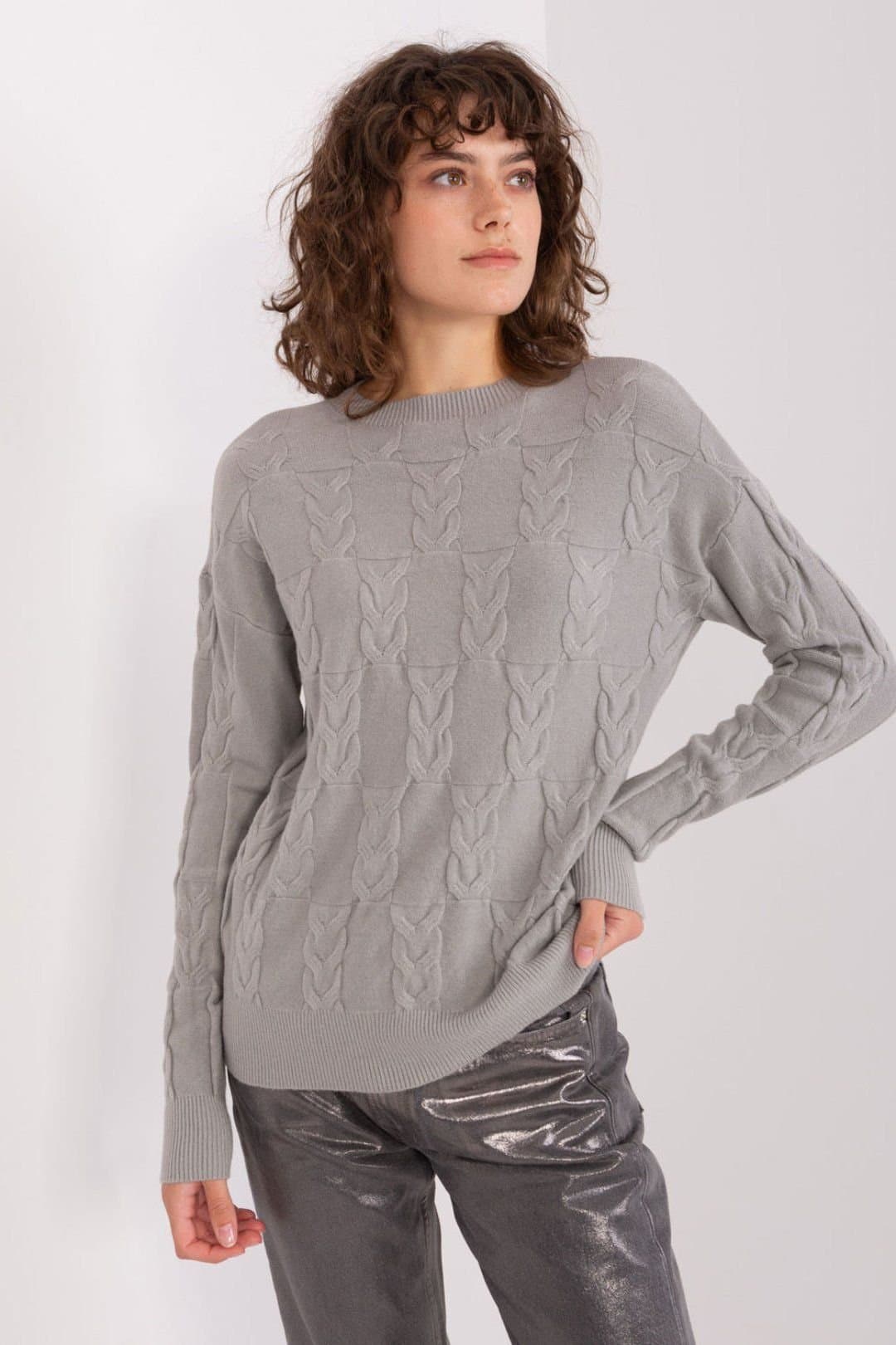 Love Lace Love Lace Women's Textured Round Neck Pullover Sweater in Grey