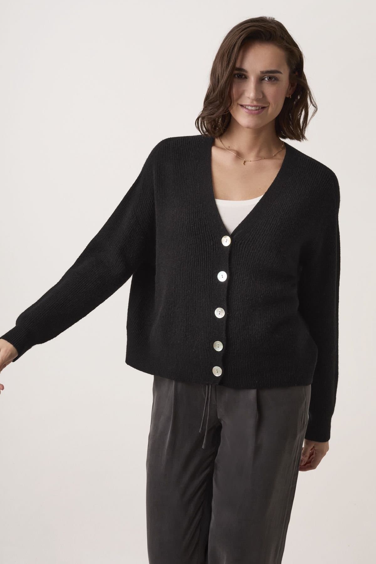 Celtic & Co Celtic & Co Women's Slouchy Ribbed V-Neck Cardigan in Black
