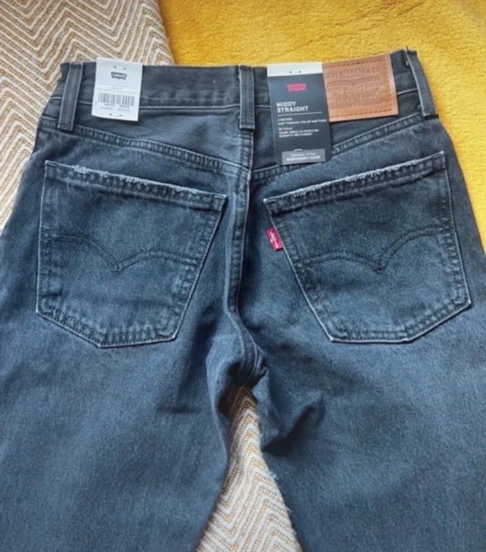 Levis Levi middy straight leg Jean in black