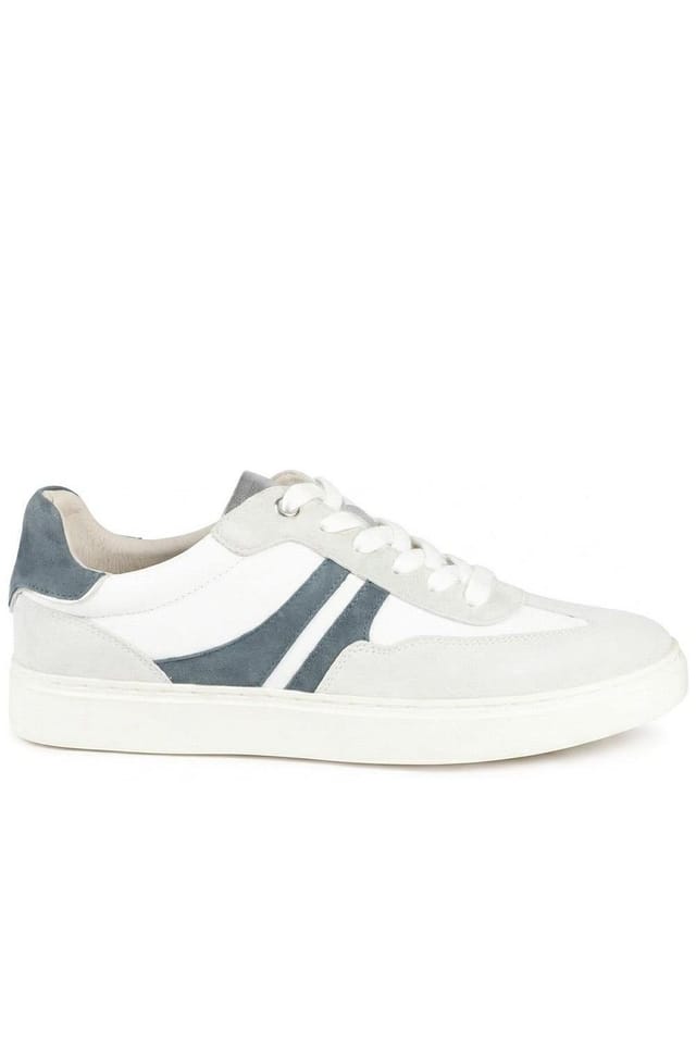 Jones Bootmaker Jones Bootmaker Women's Blanca Leather Lace Up Gum Sole Trainers in White - 2