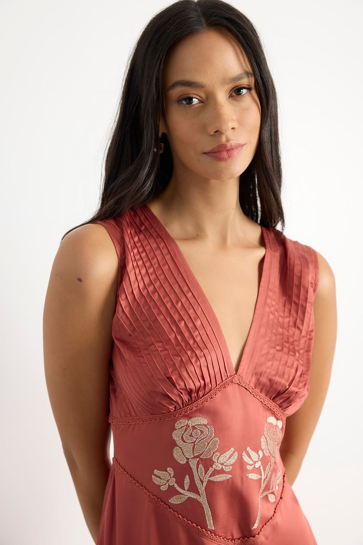 Warehouse Warehouse Women's Embroidered & Pintuck Detail Midi Dress With Fringing in Rose - 4