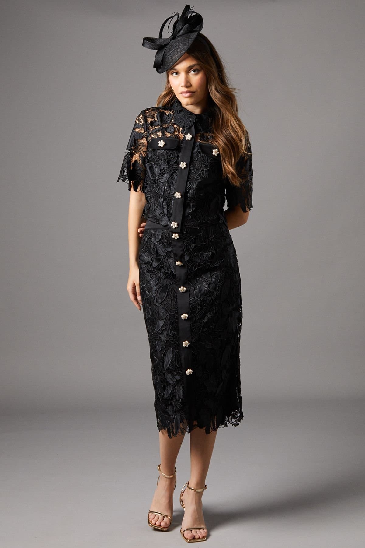 Coast Coast Women's Lace Pearl Button Pencil Skirt in Black