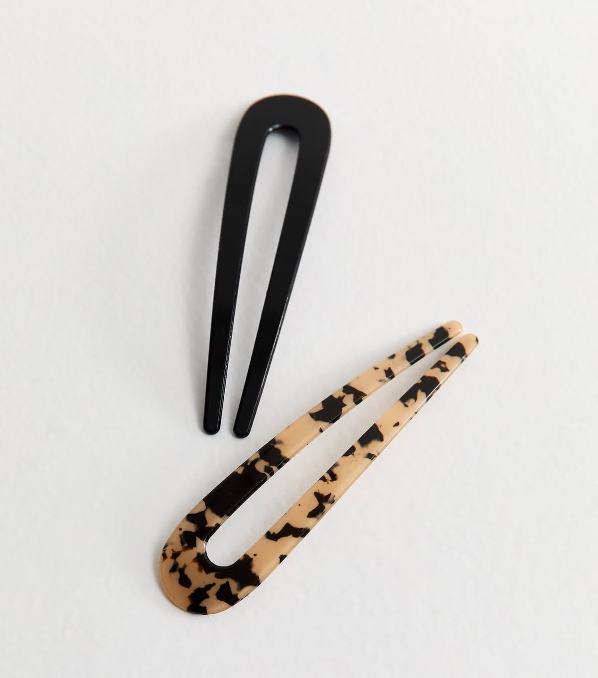 New Look Pack Of 2 Black and Tortoiseshell Print Hair Pins New Look