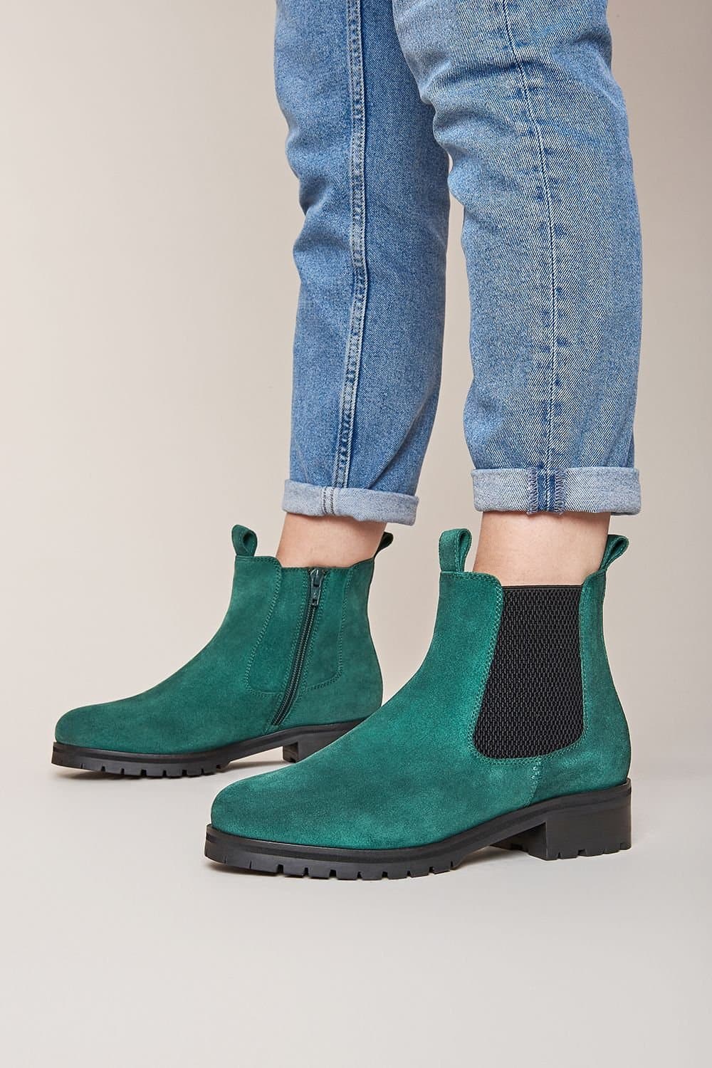 Moshulu Moshulu Women's 'Saar' ' Suede Chelsea Boots in Green
