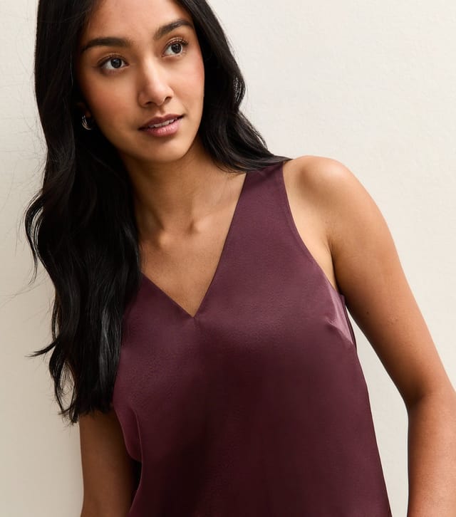 New Look Women's Dark Burgundy Satin V-Neck Top New Look - 2