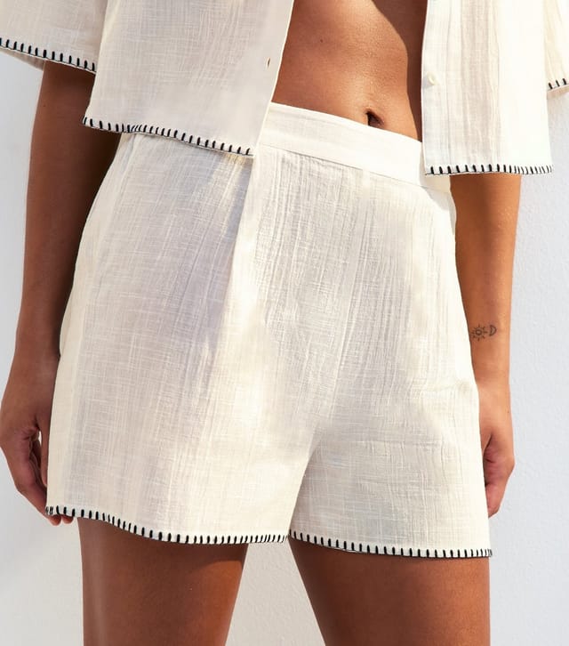 New Look Women's Cream Textured Blanket Stitch Beach Shorts New Look - 2