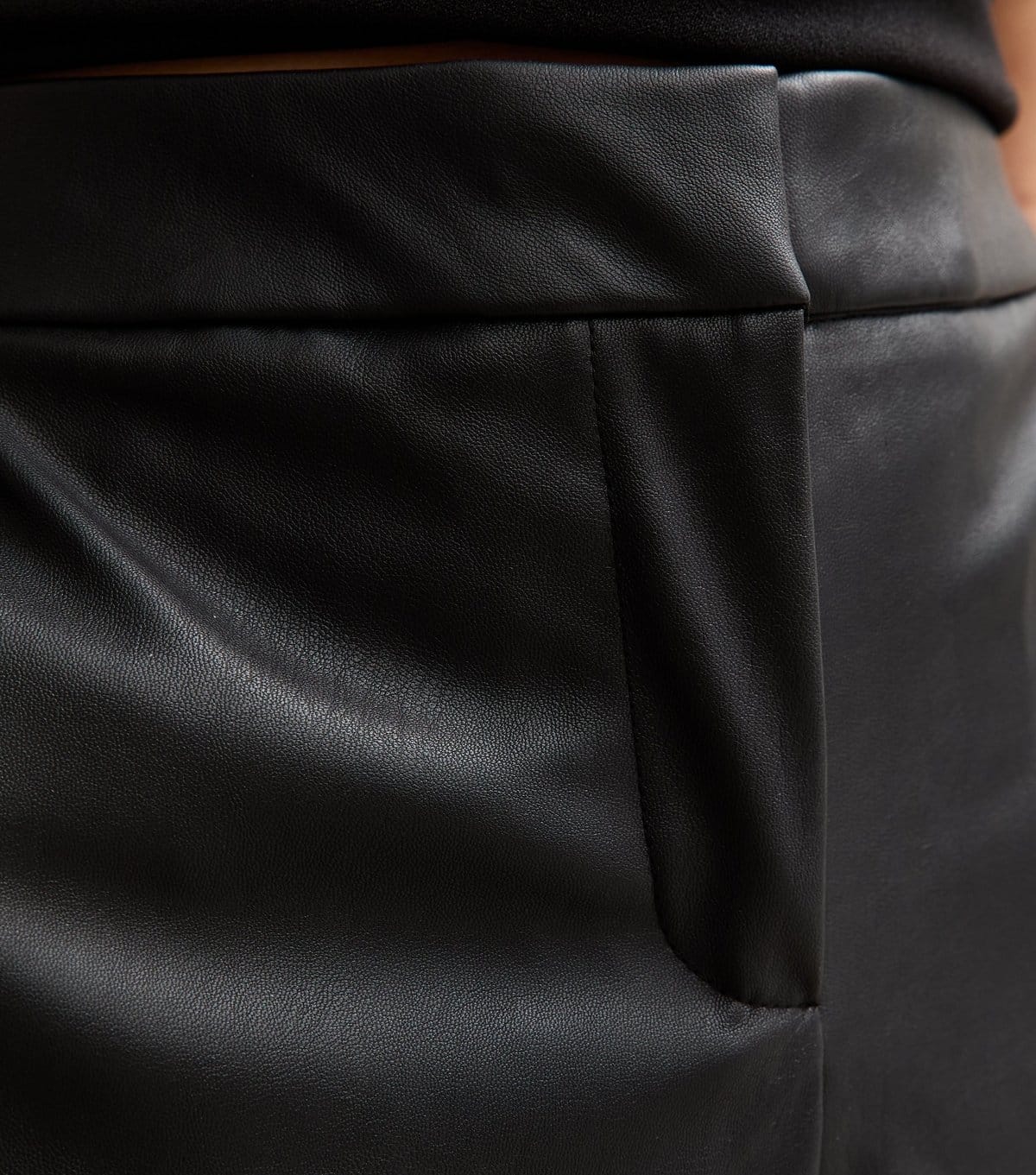 New Look Women's Petite Black Faux Leather Culottes New Look - 4