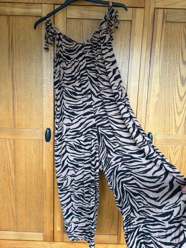 New Look Wide leg cropped jumpsuit size 10