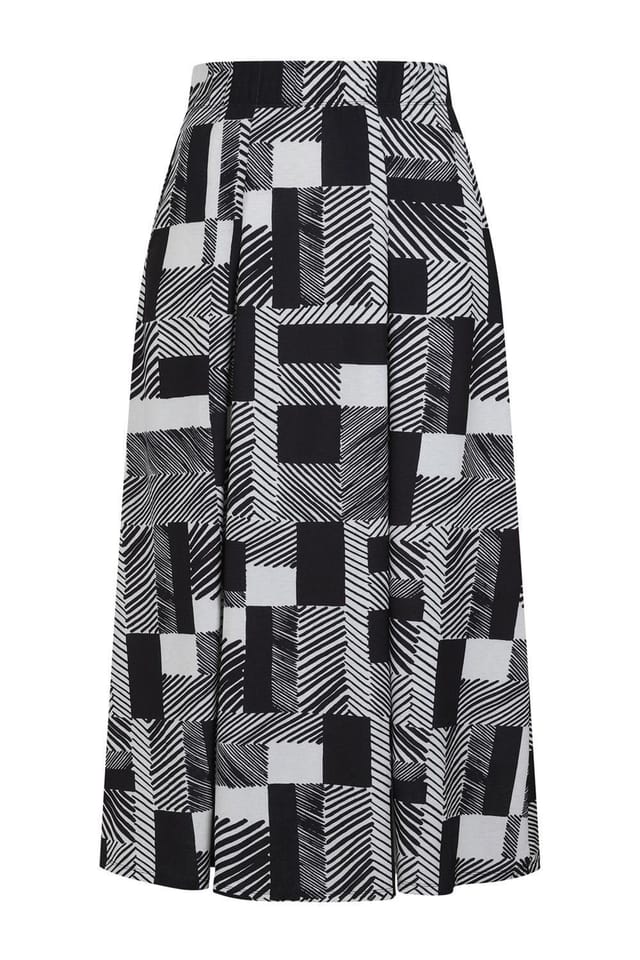 Hot Squash Hot Squash Women's Box Pleat Maxi Skirt in Black - 3