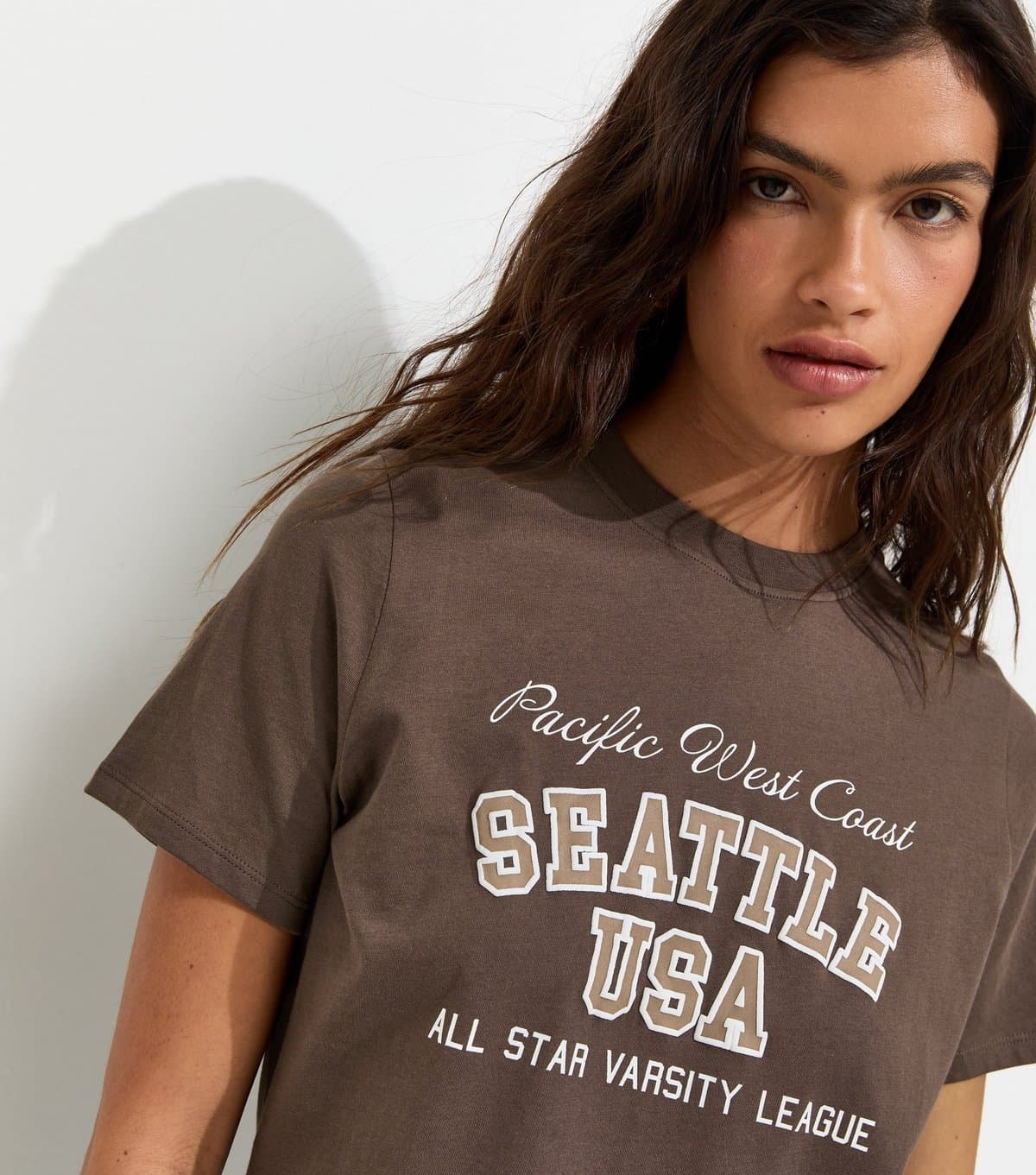 New Look Women's Dark Brown Cotton Seattle USA Print Relaxed Fit T-Shirt New Look