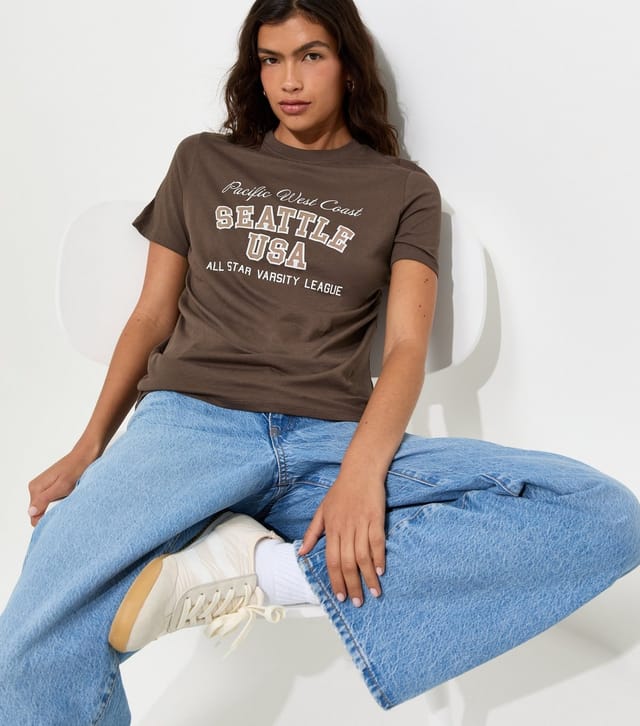 New Look Women's Dark Brown Cotton Seattle USA Print Relaxed Fit T-Shirt New Look - 2