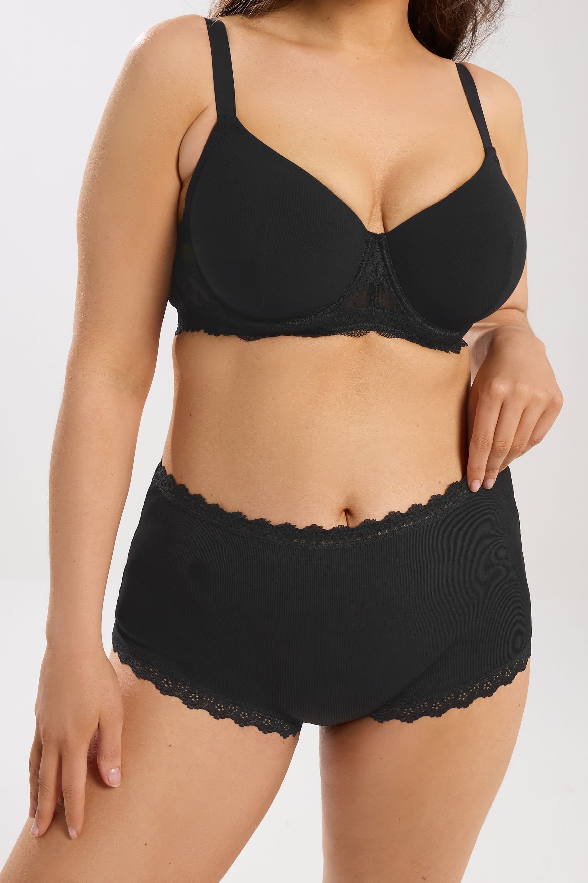 Yours Plus Size Black Lace Trim High Waisted Shorts