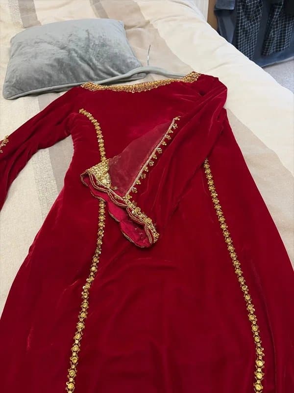 Bershka I’m selling new clothes traditional clothes because I don’t have a space in my wardrobe