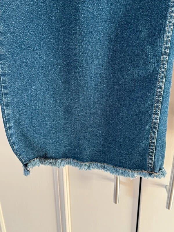 Yours Yours wide leg rough edge jeans size 24