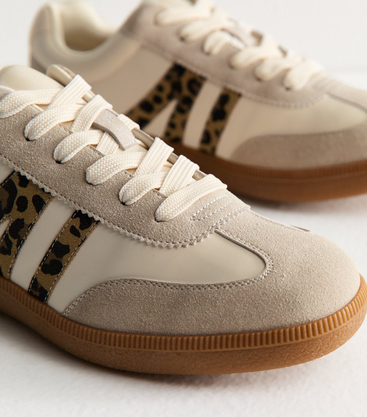 New Look Women's Stone Contrast Stripe Low Top Trainers Vegan New Look - 3