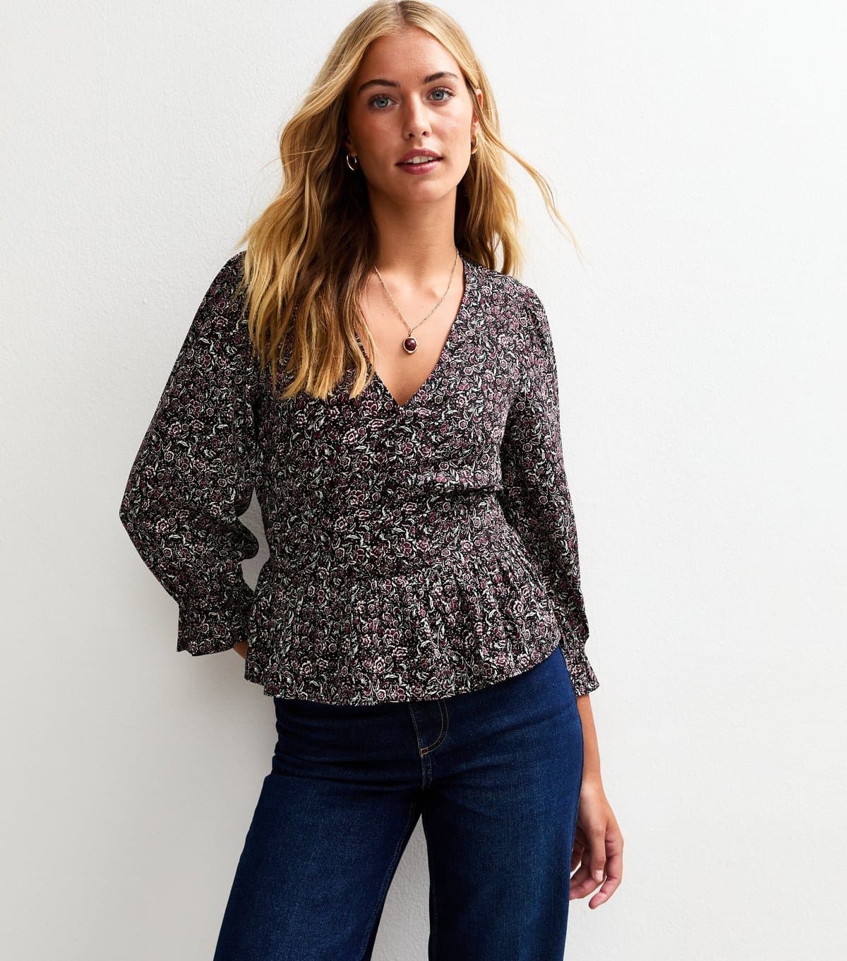 New Look Women's Tall Black Floral Print Crepe V-Neck Tea Top New Look