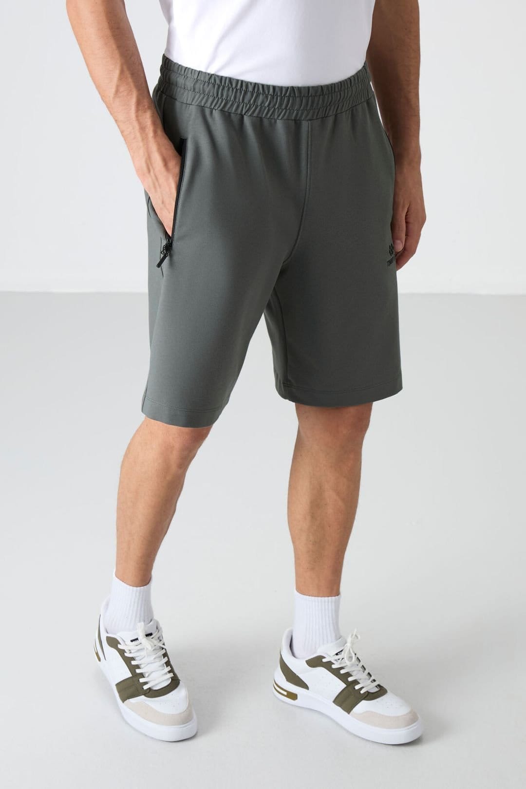 Tommy Life Tommy Life Men's Regular-fit Knit Sweat Shorts in Grey - 4