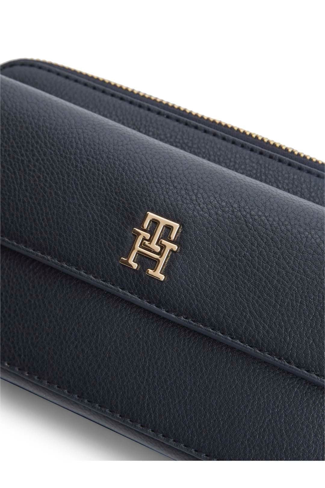 Tommy Hilfiger Tommy Hilfiger Women's Icon Camera Bag Navy in Blue - 4