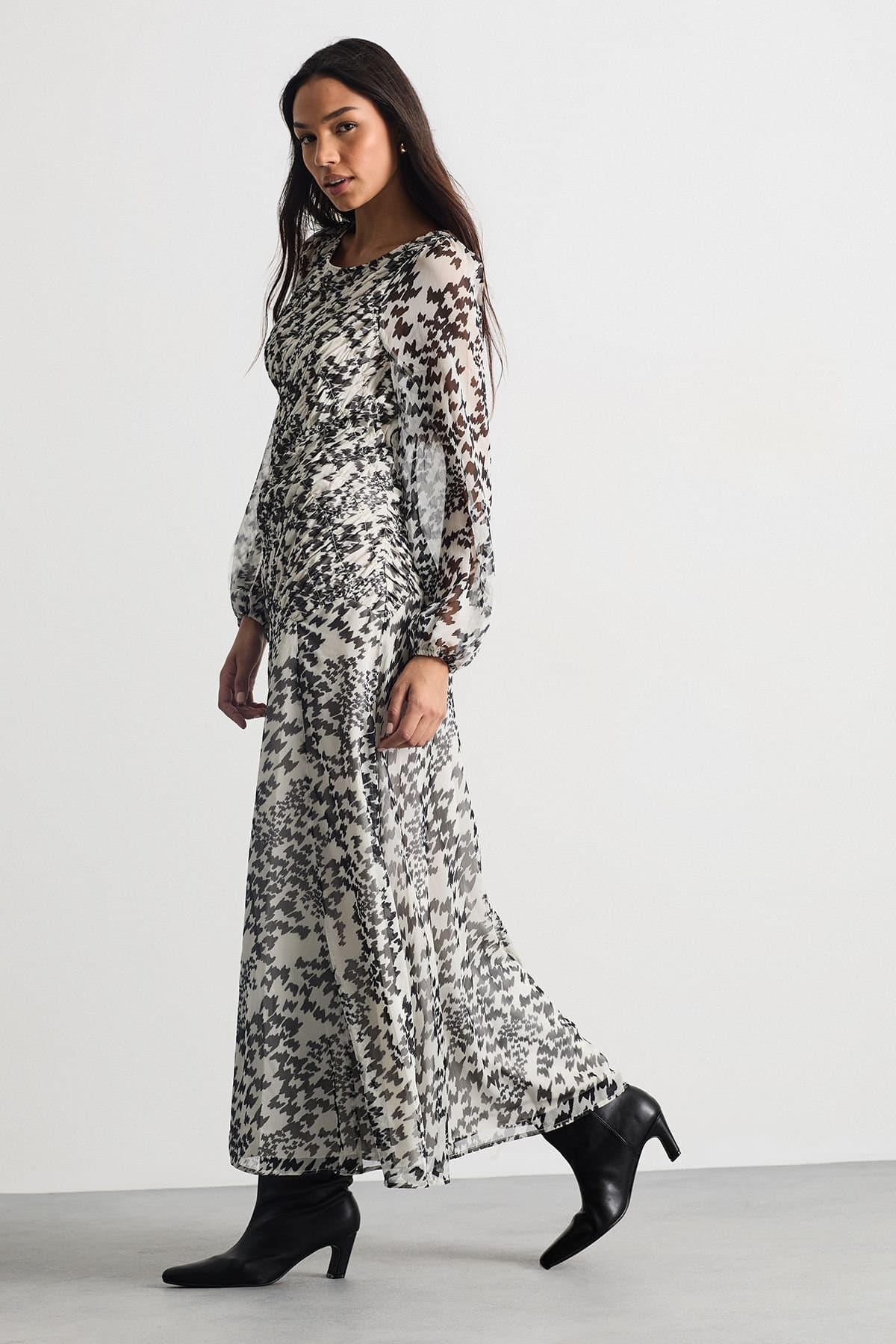 Warehouse Warehouse Women's Shirred Bodice Detail Dogstooth Printed Midi Dress in Mono