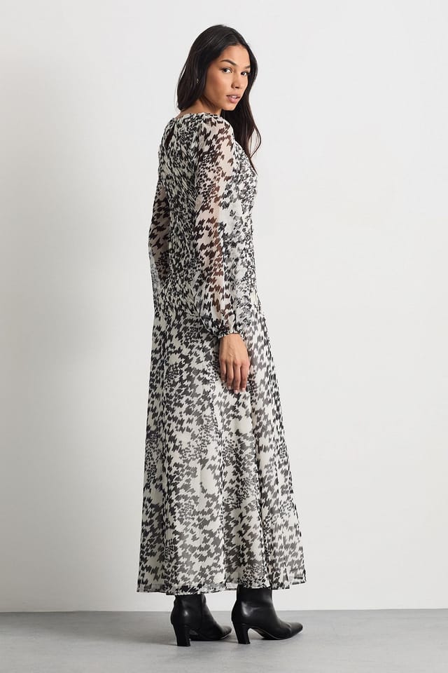 Warehouse Warehouse Women's Shirred Bodice Detail Dogstooth Printed Midi Dress in Mono - 3