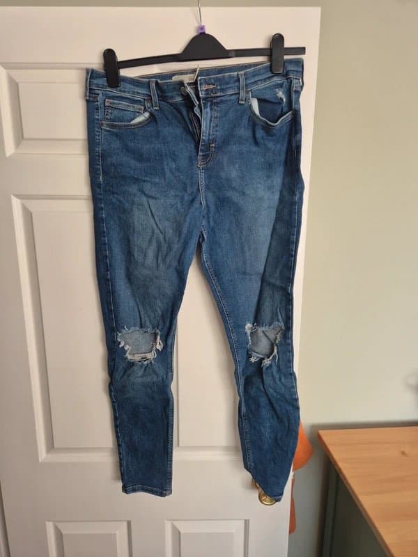 Topshop Topshop blue ripped knee jamie jeans W34 L32