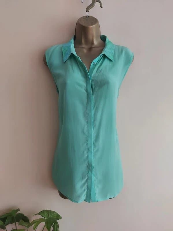 Hallhuber Hallhuber 100% silk button up top 14