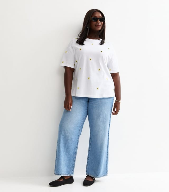 New Look Women's Plus Size White Daisy Embroidered Boxy T-shirt Curves New Look - 3