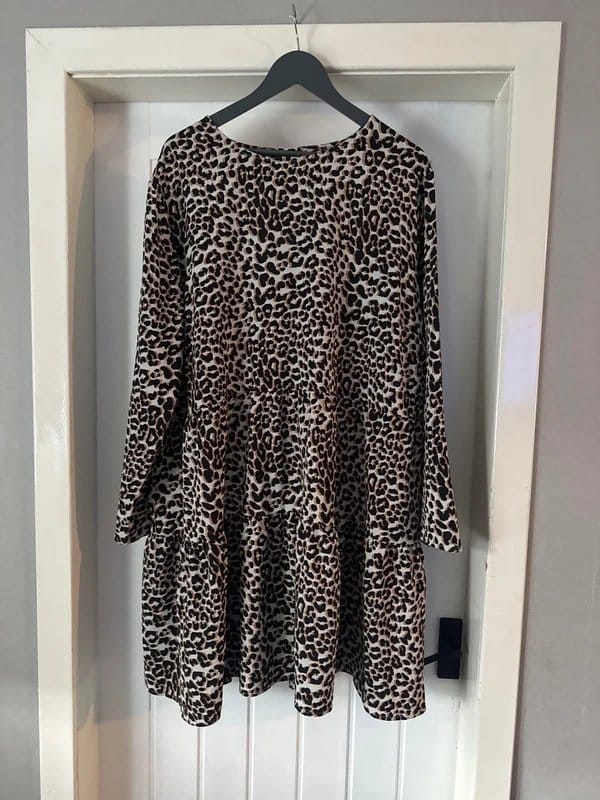 Plus size Leopard print asos curve dress uk 24