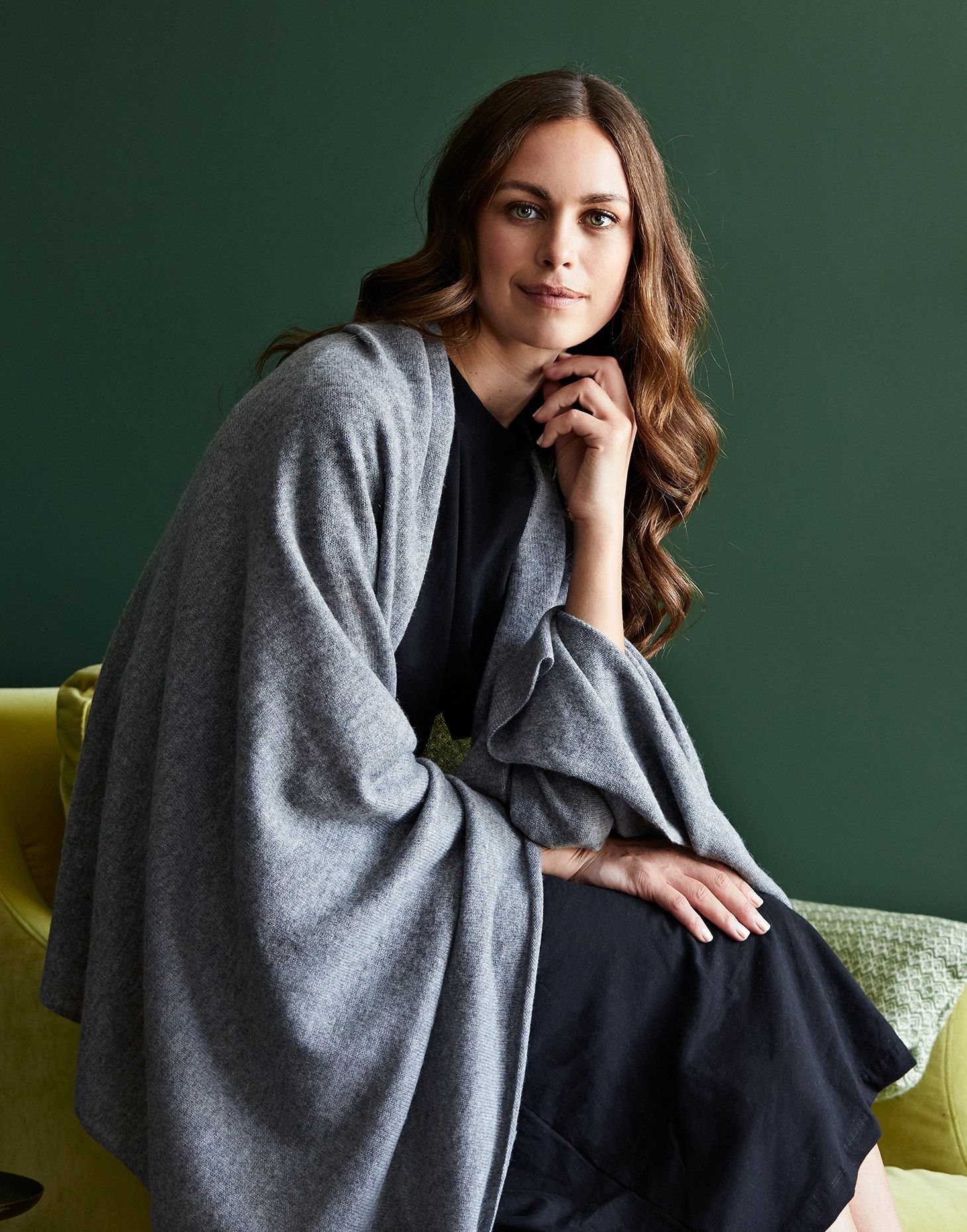 Cove Cove Women's Lola Cashmere Travel Wrap in Dark Grey - 1