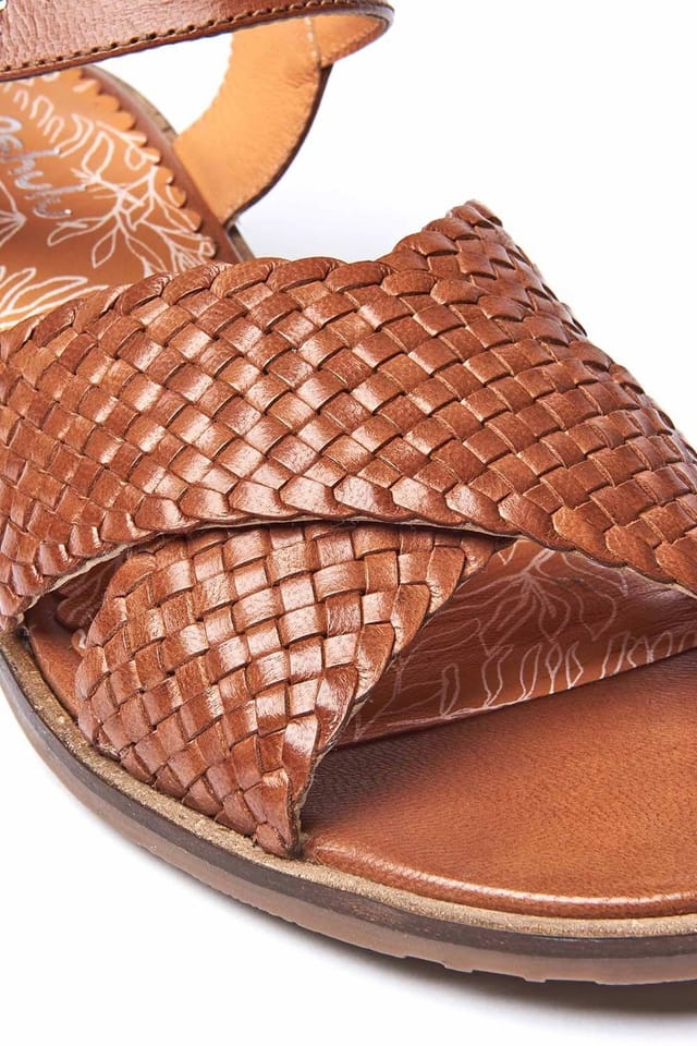 Moshulu Moshulu Women's 'Sapporo' Heeled Leather Sandals in Tan - 3