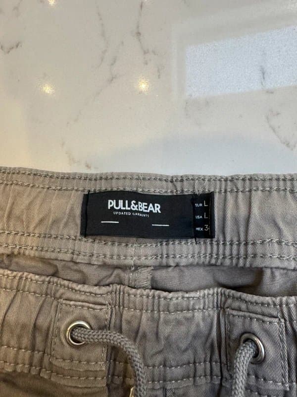 Pull & Bear Pull and bear cargo trousers large khaki great condition