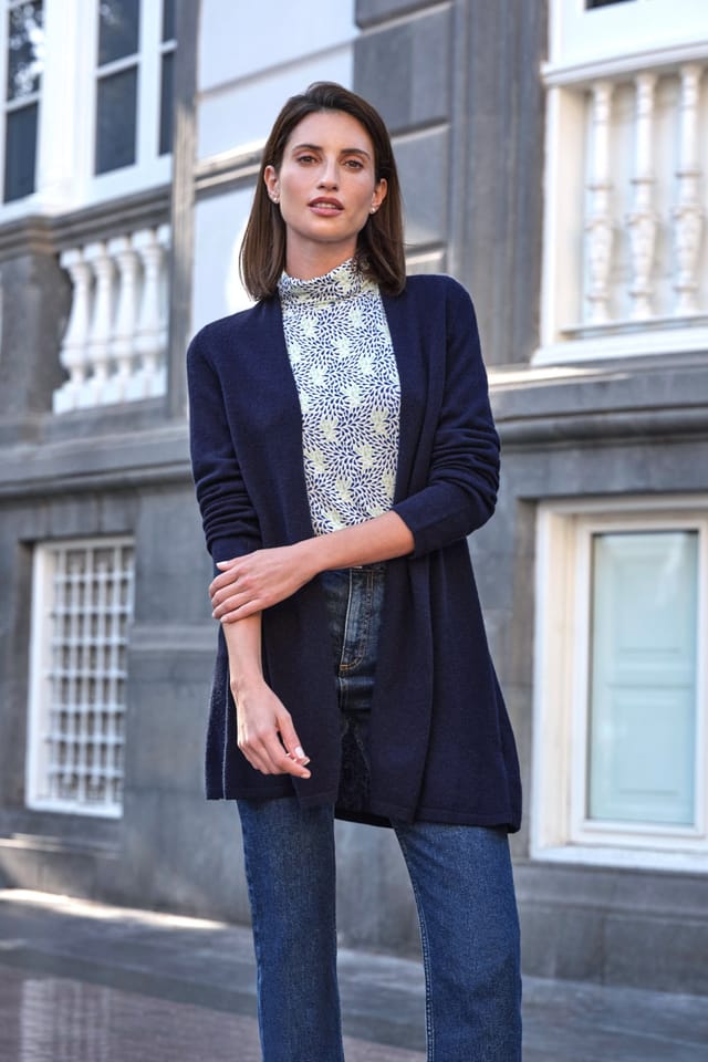 Pure Collection Pure Collection Women's Gassato Lightweight Cashmere Swing Cardigan in Navy - 2