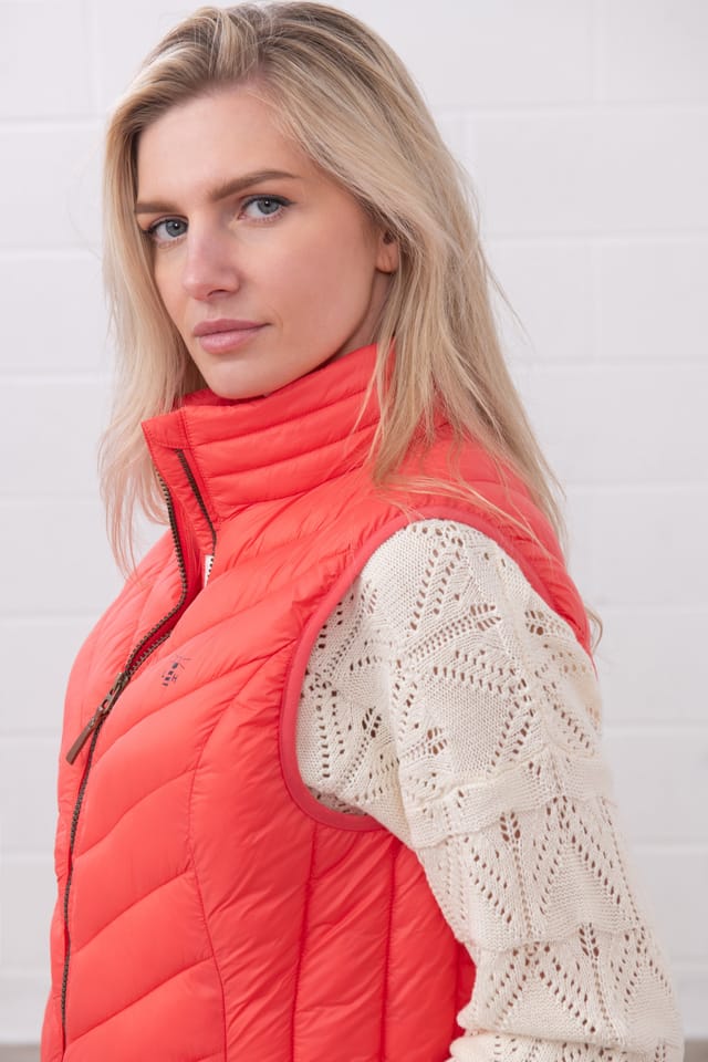 Lighthouse Clothing Lighthouse Clothing Women's Laurel Gilet in Coral - 3