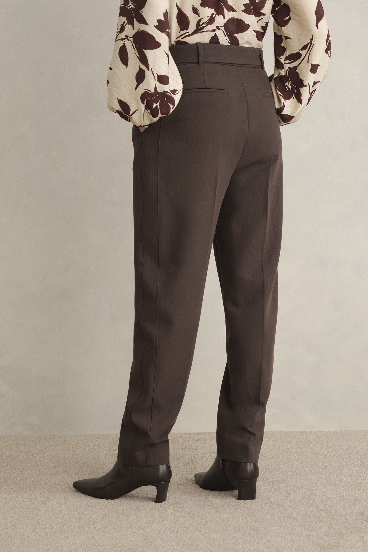 Hobbs London Hobbs London Women's Trina High-Waist Barrel Trousers in Dark Brown - 4