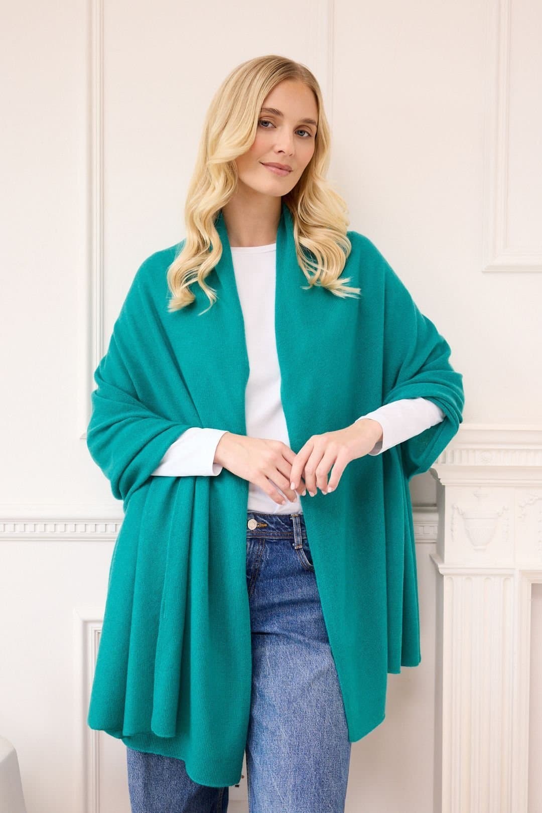 Cove Cove Women's Lola Cashmere Travel Wrap in Teal