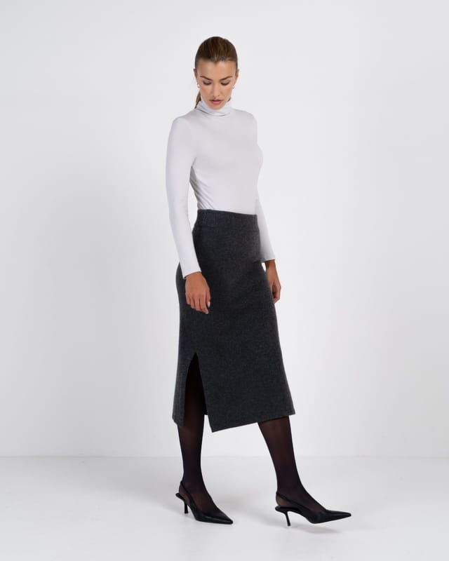 Kettlewell Kettlewell Women's Josie Merino Knitted Midi Skirt in Charcoal - 2