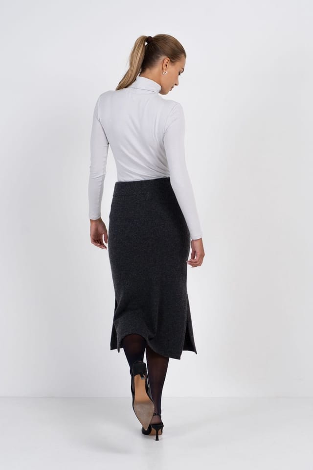Kettlewell Kettlewell Women's Josie Merino Knitted Midi Skirt in Charcoal - 3
