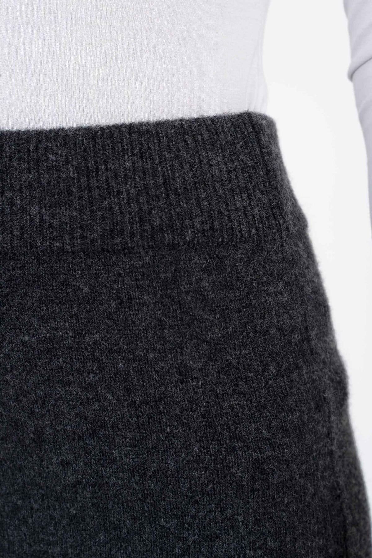 Kettlewell Kettlewell Women's Josie Merino Knitted Midi Skirt in Charcoal - 4