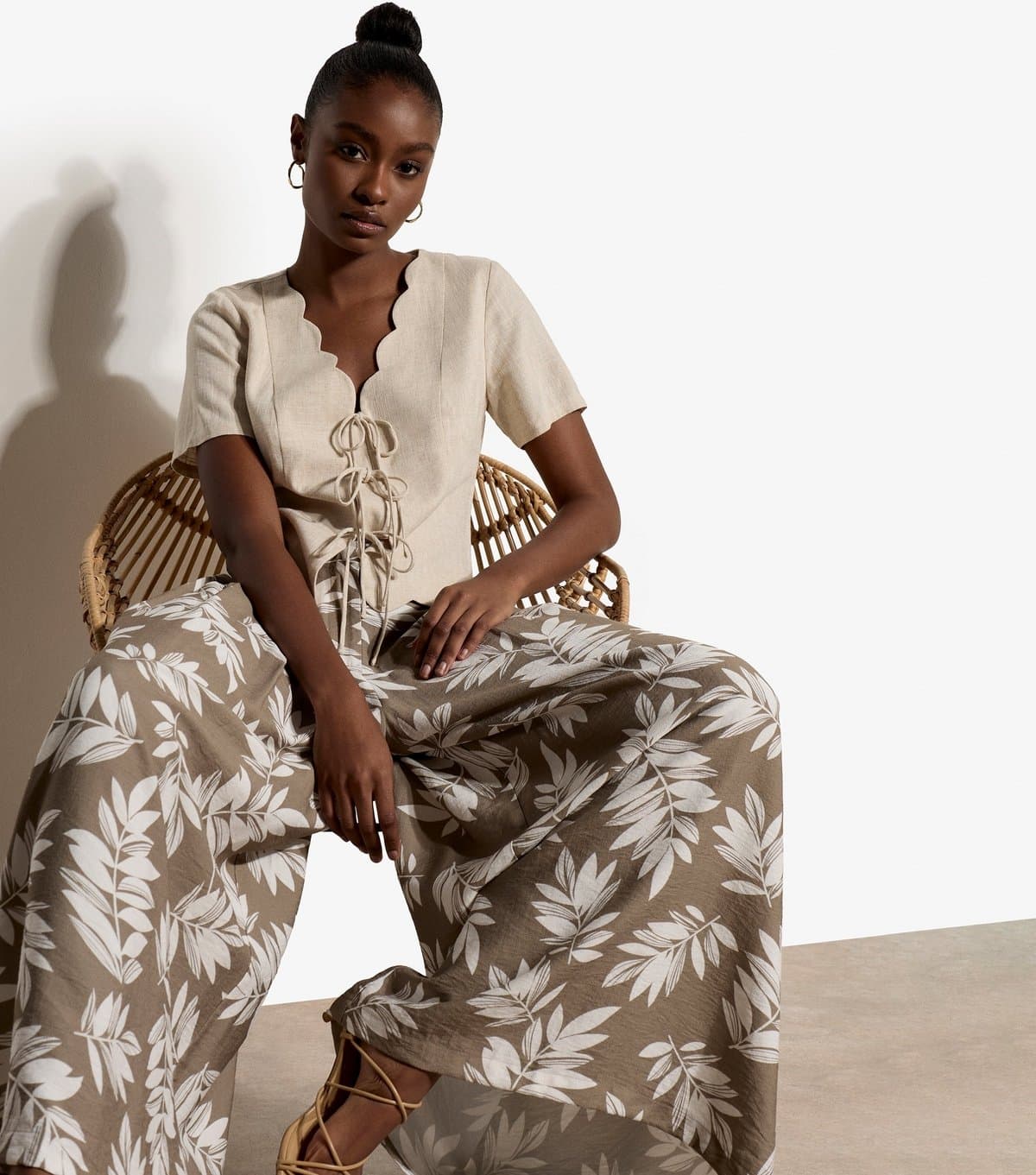 Apricot Women's Light Brown Pleated Leaf Print Wide Leg Trousers Apricot New Look