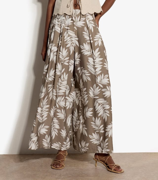 Apricot Women's Light Brown Pleated Leaf Print Wide Leg Trousers Apricot New Look - 2