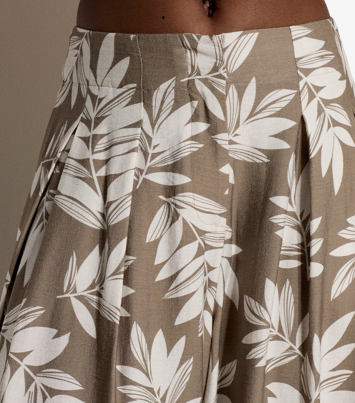 Apricot Women's Light Brown Pleated Leaf Print Wide Leg Trousers Apricot New Look - 4