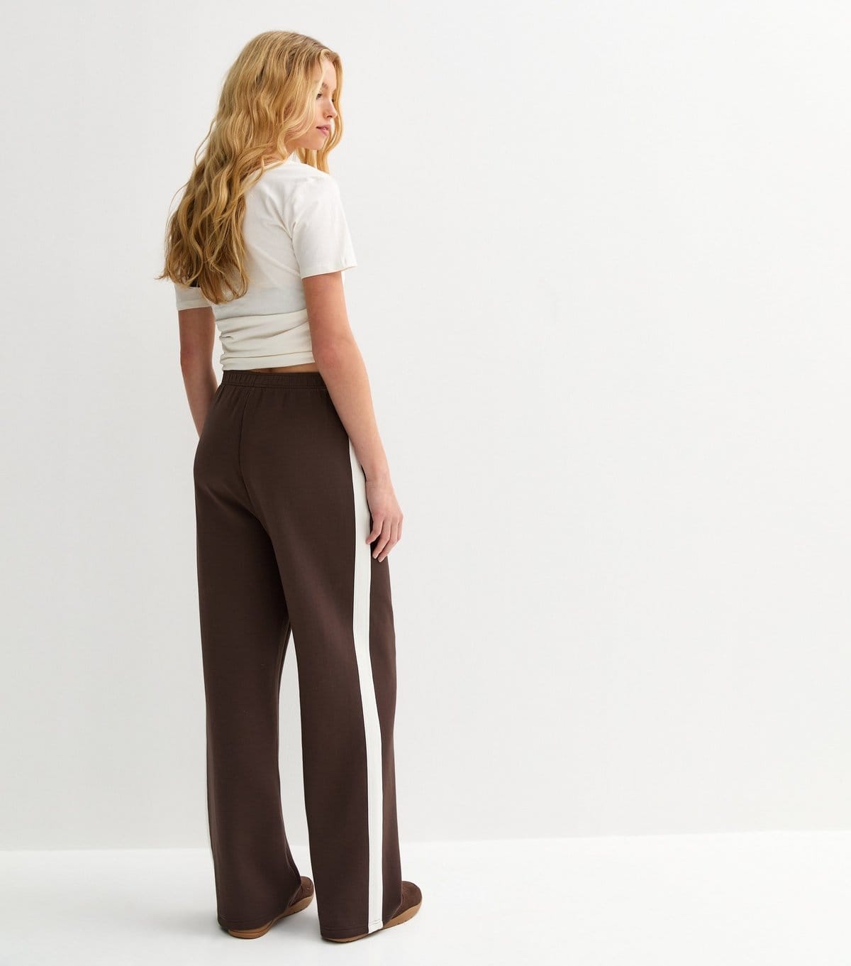 New Look Women's Premium Brown Side Stripe Wide Leg Joggers New Look - 4