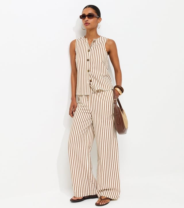 New Look Women's Brown Striped Seersucker Buttoned Sleeveless Top New Look - 2