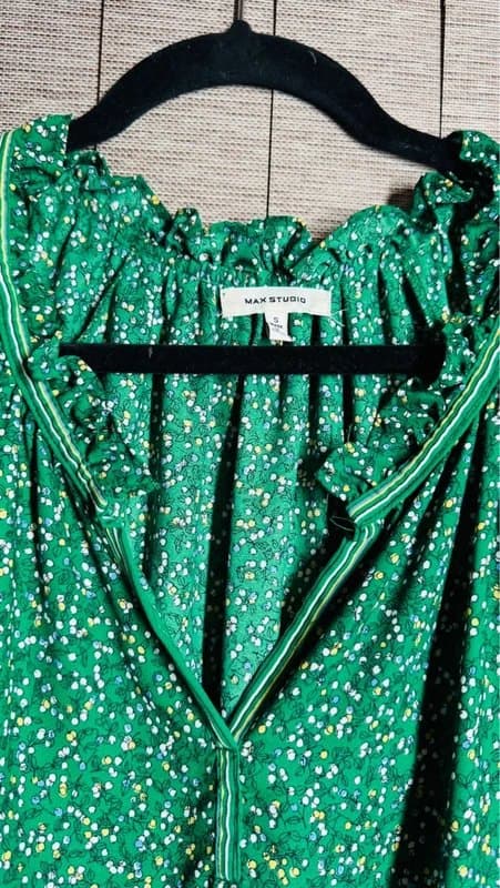 Max Studio Max Studio green floral flutter sleeve blouse top size S BNWOT