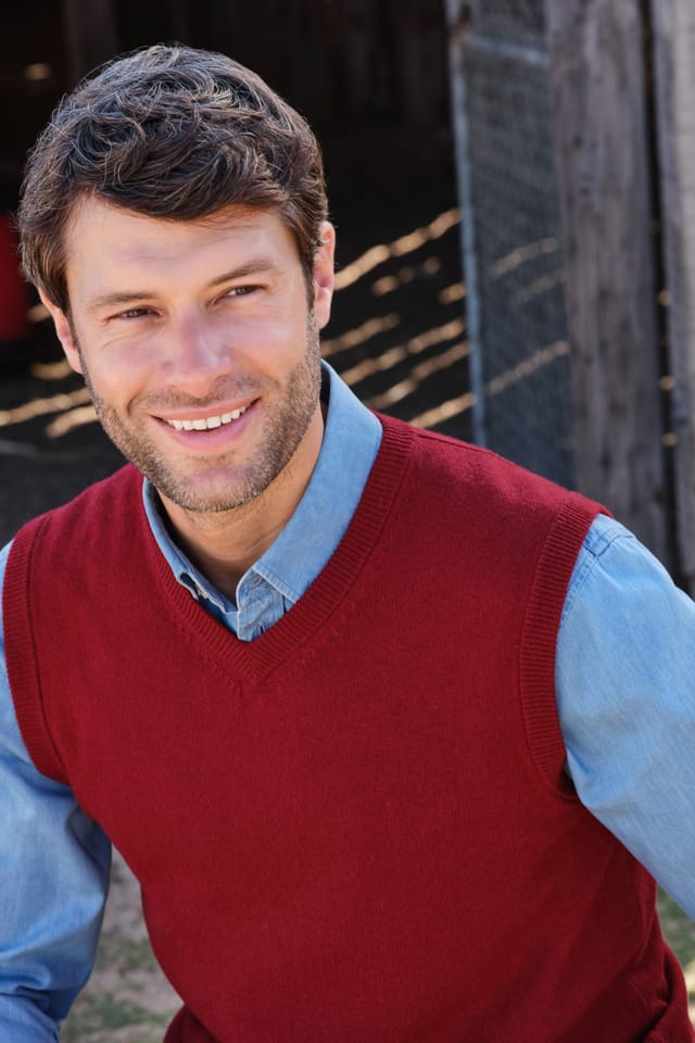 WoolOvers WoolOvers Men's Cashmere & Merino Slipover in Red - 3