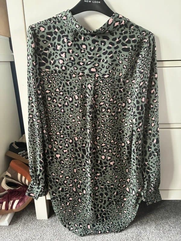 New Look New look size 8 leopard print shirt blouse